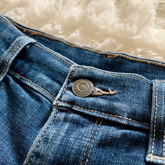 LEVI'S | Denim Blue Shorts - Picture 3 of 4